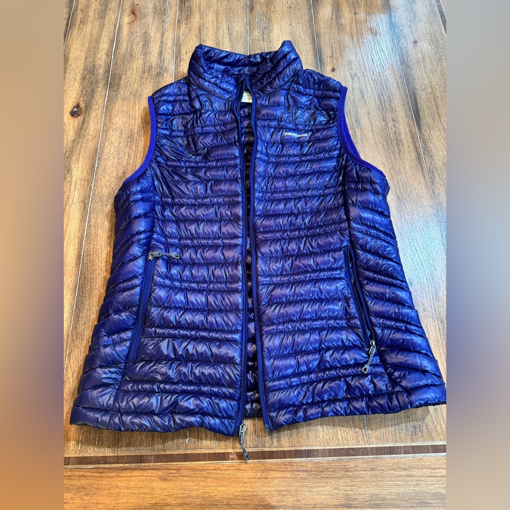 Patagonia navy puffer vest Sz M
